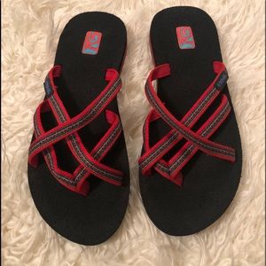 TEVA red flip flop Sz 7